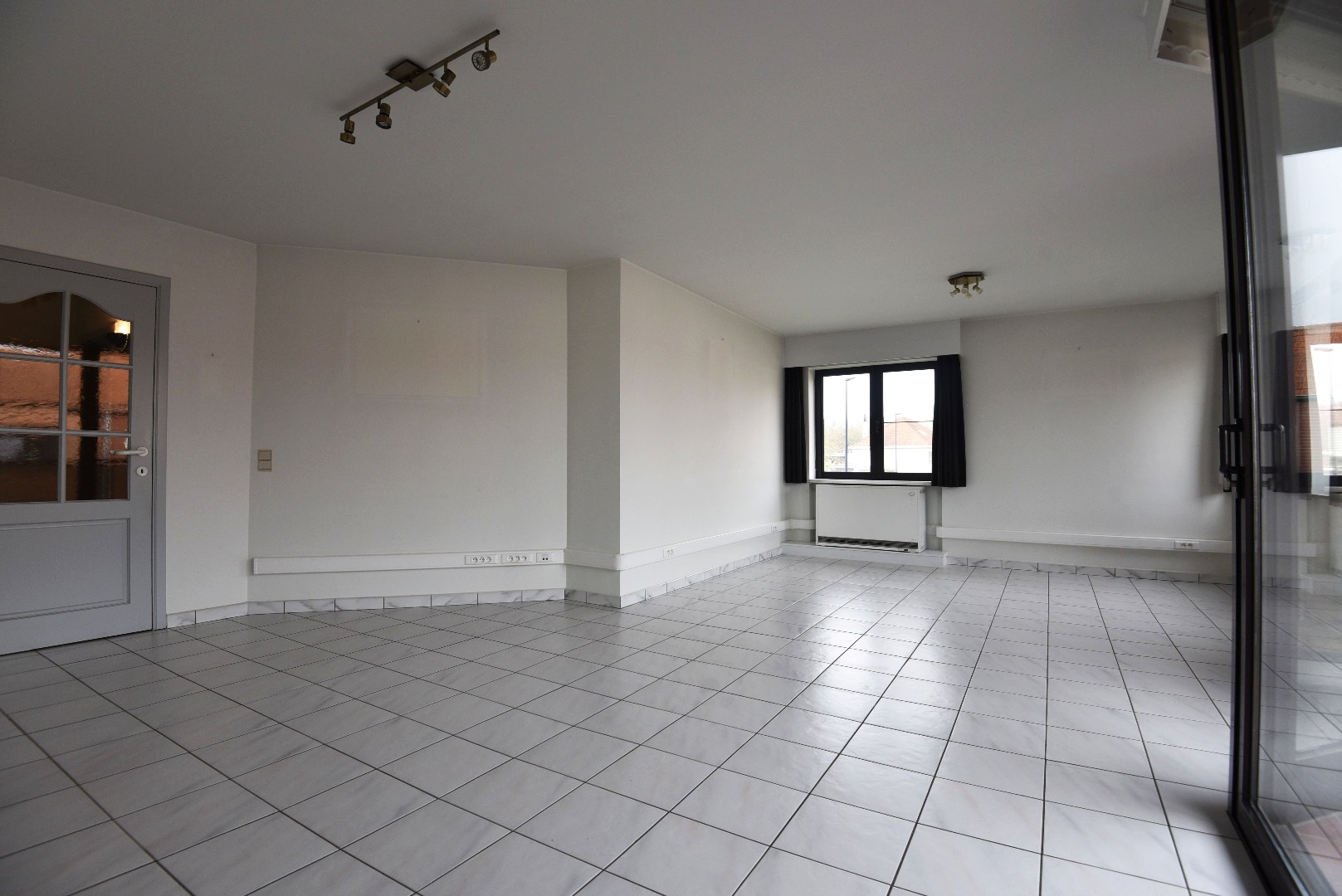 Ruim appartement met 2 slpks en ondergrondse autostaanplaats - foto 2