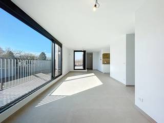 BEZOEK ENKEL AANVRAGEN VIA IMMODAVINCI.BELIGGINGDeze recent opgeleverde penthouse is gelegen in een modern en energiezuinig gebouw dat voldoet aan de...