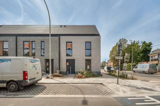 Energiezuinige woning met 3 slaapkamers, een berging, fietsenberging, carport en een tuin. <br />Op het gelijkvloers vind je de inkomhal met apart gastentoilet, leefruimte en keuken. Op de eerste verdieping vind je 3 slpk., een berging, aparte toilet en badkamer.<br /><br />Meer info? Contacteer ons via 03 808 27 82 of info@matexi.be. Surf naar matexi.be/broechem.