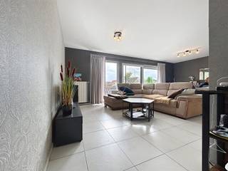 Instapklaar appartement met 2 slaapkamers, ruim en zonnig terras!Dit verzorgde appartement op de eerste verdieping is vlot bereikbaar via trap of...