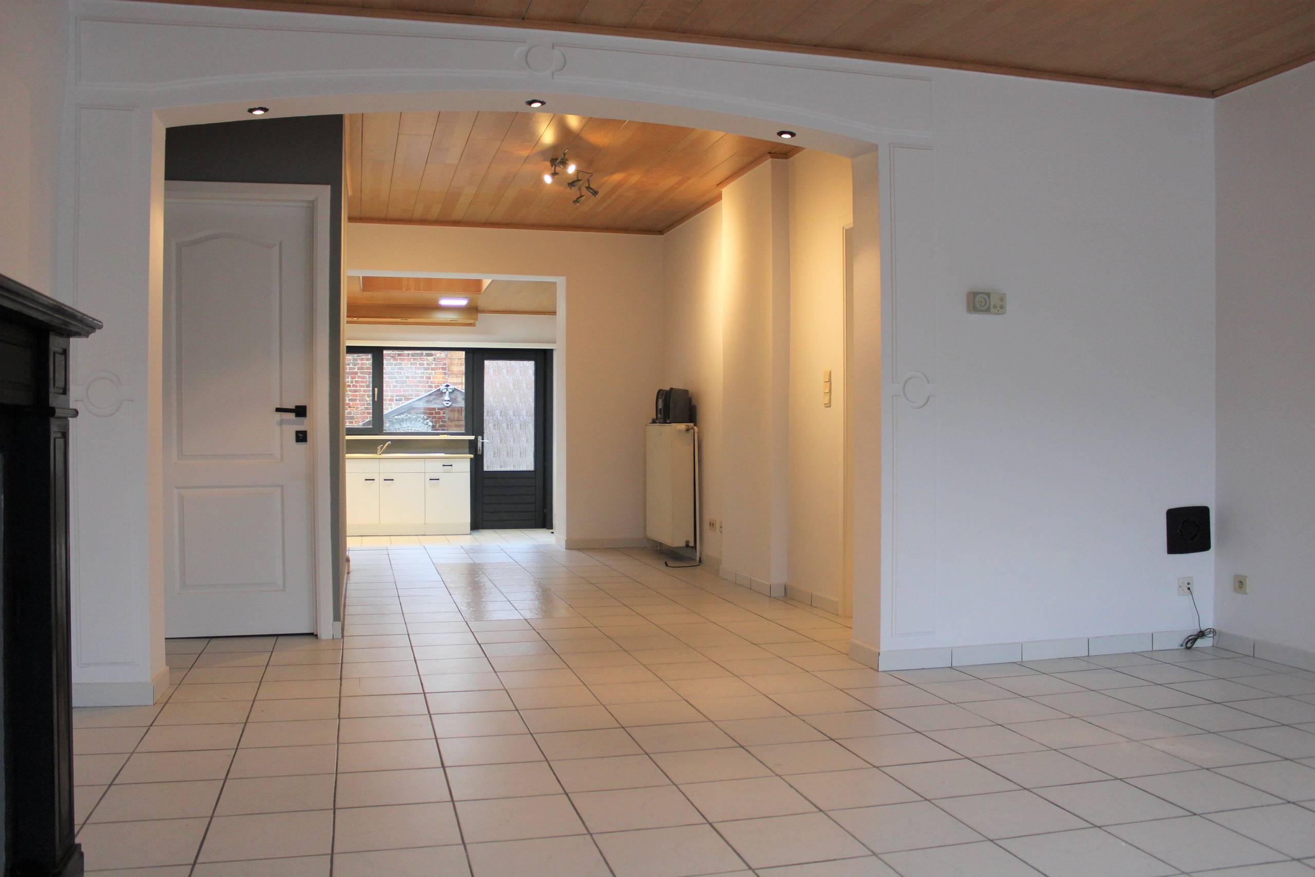 Ruime woning met 3 slaapkamers in het centrum van Brakel - foto 3