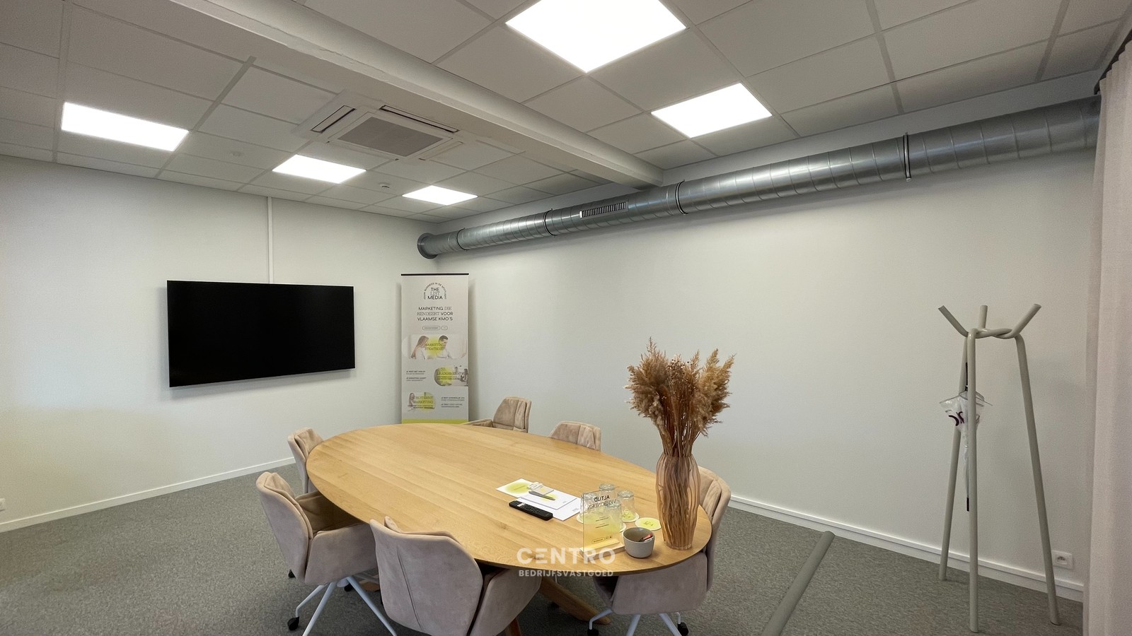 Kwalitatief afgewerkte KANTOORRUIMTE (254m²) op het gelijkvloers met private parkeergelegenheid (inclusief laadpalen)! - photo 5
