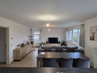 KWALITATIEF, LUMINEUS, RUIM EN RECENT APPARTEMENT 102M² MET 2 SLAAPKAMERS, GROOT TERRAS 11M² EN CARPORT1ste verdieping - ligging in mooie residentie...