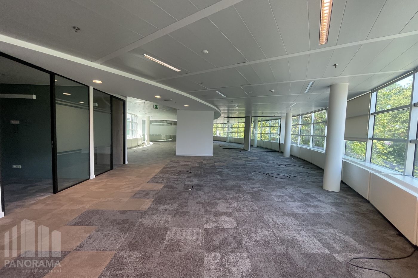 Moderne kantoorruimte van 811 m² te huur met hoogwaardige voorzieningen - foto 4