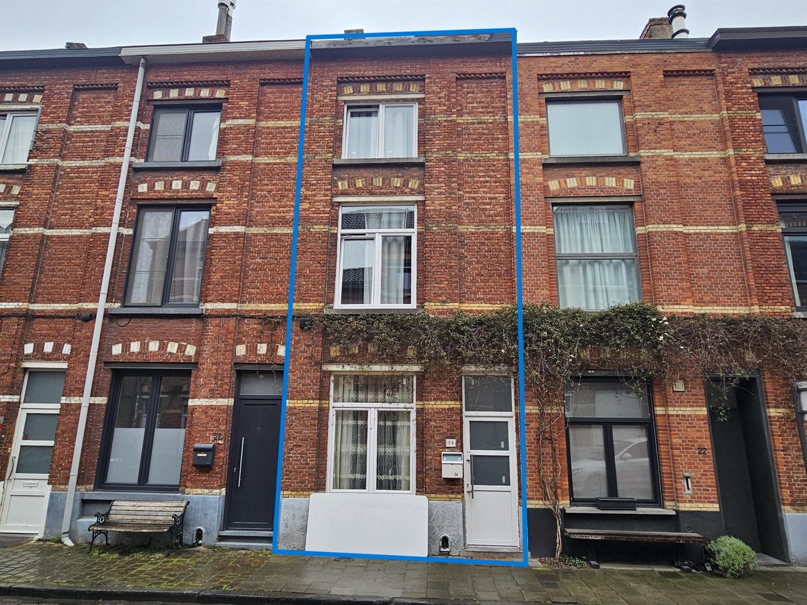 Gerenoveerde rijwoning met 3 slaapkamers gelegen vlakbij het bruisende stadscentrum van Gent. - foto 1