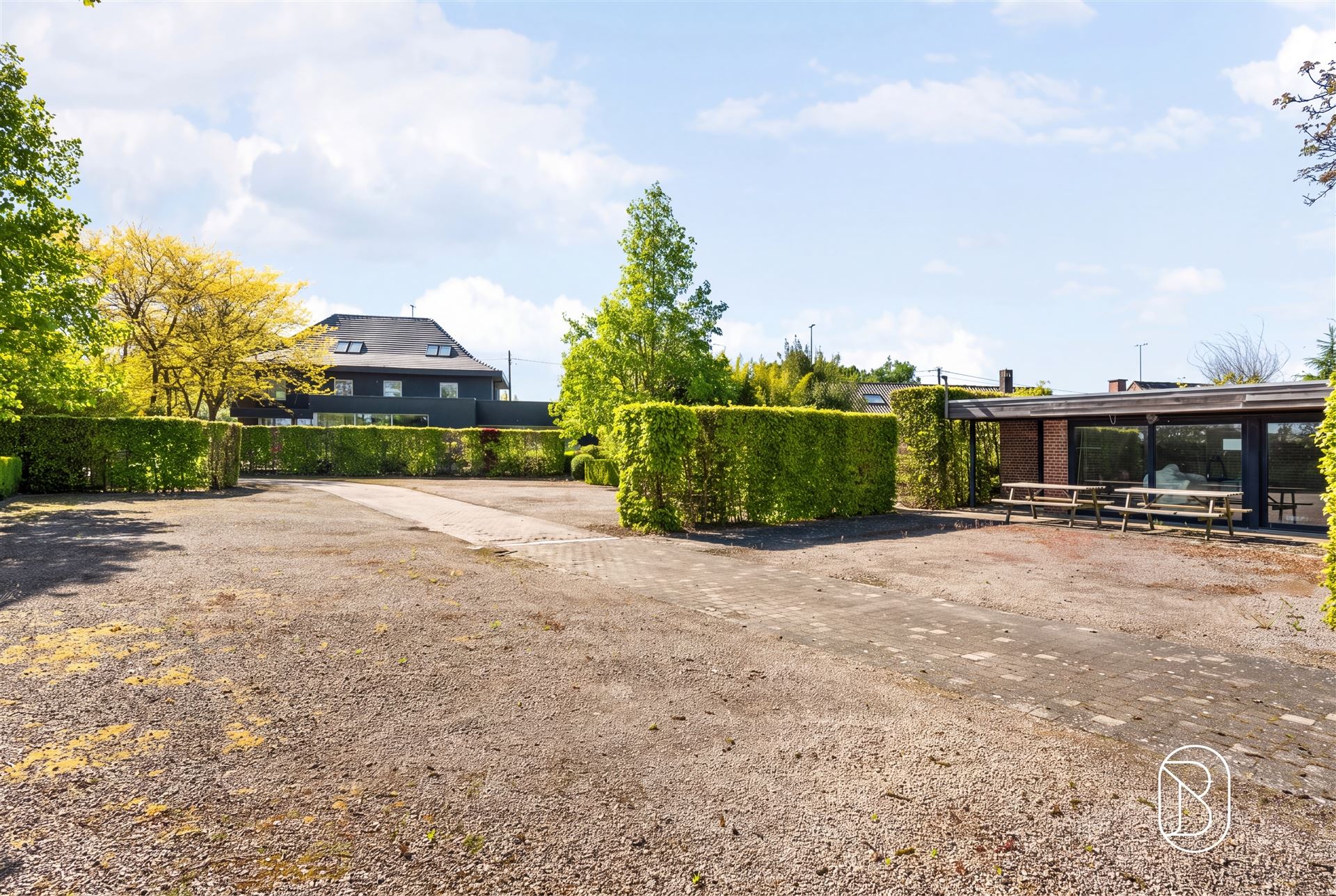 TOPgelegen commerciële eigendom met grote parking. - foto 4