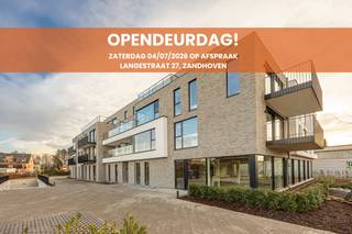<p>OPENDEURDAG Zaterdag 04/07/2026 Op afspraak<br /><br /><br />Op een strategische locatie in Zandhoven nabij het centrum verrijst <strong><em>Residentie Veertien</em></strong>, een nieuwbouwproject dat hedendaagse architectuur, verfijnd wooncomfort en toekomstgerichte technieken moeiteloos samenbrengt. Op de plaats waar vroeger de <em>14 Billekens</em> het aantrekkingspunt van Zandhoven was, ontstaan vandaag twee elegante gebouwen met 33 exclusieve appartementen en één hoofwaardige commerciële ruimte, verbonden via een ondergrondse parkeerkelder. Wenst u graag een appartement aan de rustige binnenzijde of geniet u liever van wat passage? Residentie 14 heeft het allemaal.</p>
<p></p>
<p><strong><em>Appartement A1.5 Riant appartement op de eerste verdieping met 3 slaapkamers en 2 terrassen (136,90m²)</em></strong></p>
<p>INDELING: Inkomhal voorzien van een zeer ruime vestiairekast en apart toilet, grote leefruimte met open ingerichte keuken en aansluitend een overdekt terras met Zuidwest oriëntatie. Ruime wasplaats/ berging, Masterbedroom met dressing, slaapkamer 2 en 3, badkamer met dubbele lavabo inloopdouche en bad. Alle slaapkamers hebben toegang tot het tweede overdekt terras noordoosten georiënteerd. Het individueel plan kan je terugvinden op onze website: https://www.yvesvanpelt.be/project/residentie-14/</p>
<p>Technisch blinkt dit project uit in kwaliteit en duurzaamheid. Dankzij de geothermische warmtepompen, vloerverwarming en -koeling, ventilatie C+, doorgedreven isolatie en gemeenschappelijke zonnepanelen wordt een E-peil tot maximaal E20 bereikt. Dit resulteert in een comfortabel binnenklimaat, opmerkelijk lage energiekosten en een 50% vermindering van de onroerende voorheffing gedurende 5 jaar.</p>
<p></p>
<p>Het terrein van 4.722m² wordt omgevormd tot een stijlvolle en onderhoudsvriendelijke groene omgeving met verfijnde wandelpaden en autostaanplaatsen voorzien van laadpalen. Verplichte aankoop van ondergrondse autostaanplaats en berging.<br /><br />De verkoop valt onder BTW op het constructie aandeel en registratie rechten op het grondaandeel. <br />Aankoop is mogelijk aan 6% BTW zowel voor wonen als verhuren (mits men voldoet aan de voorwaarden)</p>
<p></p>
<p>Bent u geïnteresseerd? Kom dan zeker met ons het appartement ontdekken!<br />T.03 361 51 51 – M. info@yvesvanpelt.be</p>