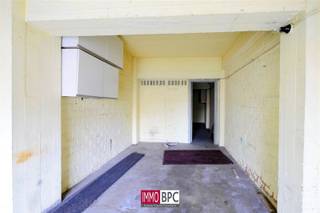 <p><span>Very spacious double garage box<br />Discover</span><span> this exceptionally deep garage box with a length of </span><span>12 meters</span><span> and a width of </span><span>2.75 meters</span><span>. Ideal for parking two cars back to back or for extra storage space (bikes, motorcycle, workbench, etc.).<br />Easy access and practical layout!</span></p>