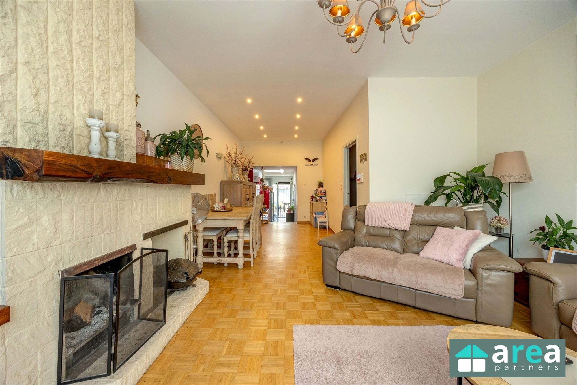 Instapklare ruime woning met 4 slaapkamers, garage en magazijn in Boho! - foto 5