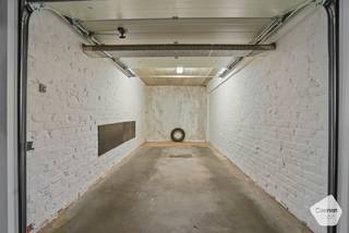  * Gemakkelijk in- en uitrit  * Ruime afmetingen    * afmetingen inrit : B; 2,25m, H; 2,1m (maximale hoogte auto 1,95m)   * afmetingen garagebox: B;...