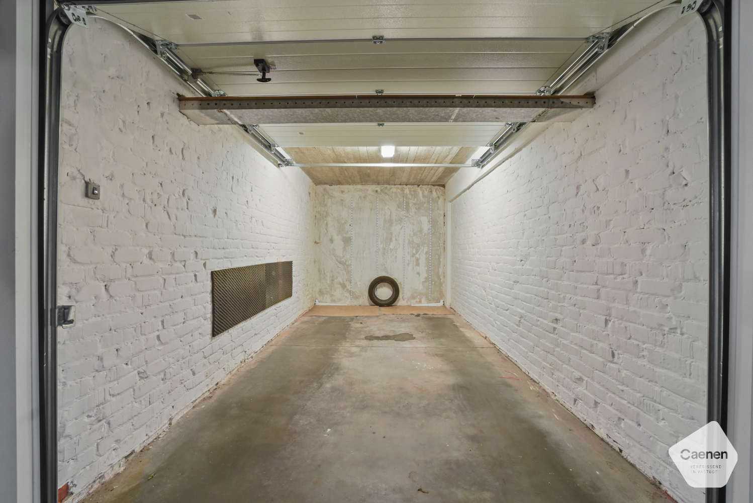 Ruime en gemakkelijk toegankelijke garagebox, gelegen in een straat direct achter de Zeedijk - photo 1