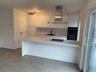 NOUVELLE CONSTRUCTION: Maison 4-façades, idéalement située dans une rue calme.Rez-de-chaussée : hall d’entrée, WC, living avec cuisine ouverte,...