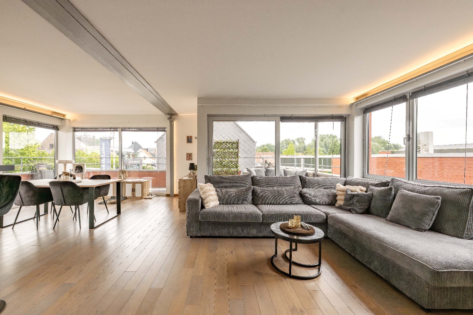BEDRIJFS-/INVESTERINGS VASTGOED | LOODS | SHOWROOM | BURELEN & APPARTEMENT - foto 4