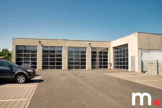 Ontdek deze recent gebouwde (2013) en uitstekend onderhouden garagewerkplaats met carwash en magazijn, ideaal gelegen op een zichtlocatie met...