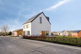 OPEN HUIS Zat. 28/3 Deze energiezuinige en volledig gerenoveerde woning is vrijblijvend te bezichtigen op zaterdag 28 maart tussen 11u00 en 12u00...