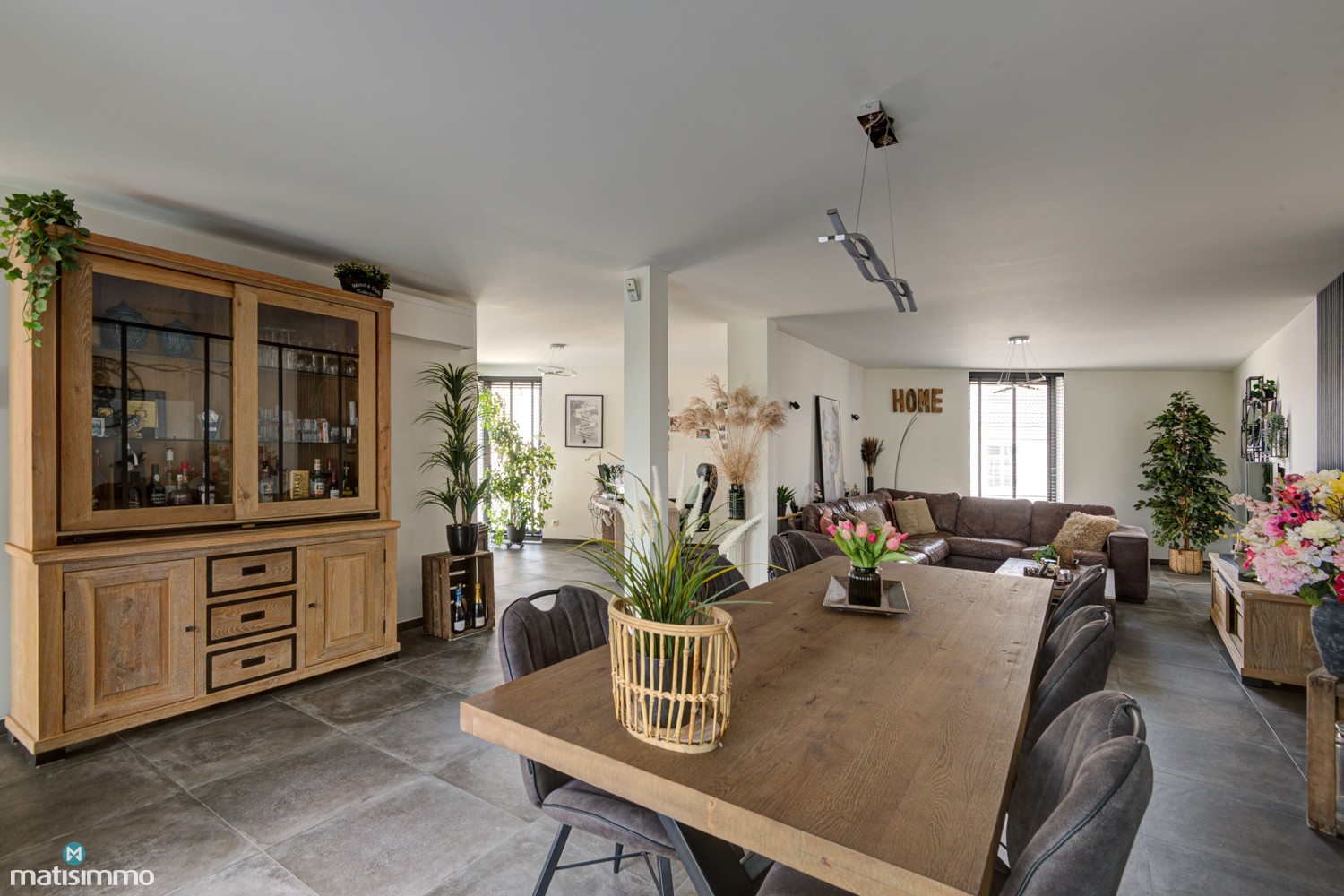 RIANT DUPLEXAPPARTEMENT MET 3 SLAAPKAMERS, TERRAS EN 2 AUTOSTAANPLAATSEN NABIJ HET CENTRUM VAN TONGEREN - foto 5