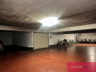 <p><span>Ondergrondse autostaanplaats.</span></p><p><span>Gelegen op -1 in Residentie 'Den Helder' bieden wij u autostaanplaats nr 80 aan. De staanplaats is geschikt voor een normale gezinswagen, aan de rechterzijde is er een blinde muur. Parking afgesloten met sectionale poort (afstandsbediening & sleutel).</span></p><p><span> </span></p>