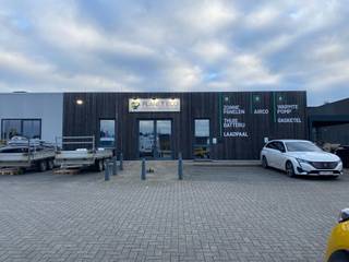 Opslag met kantoren te huur in Ninove met vlotte toegang naar de Expresweg. De opslagruimte beschikt over een hoogte van 4 meter, polybeton...