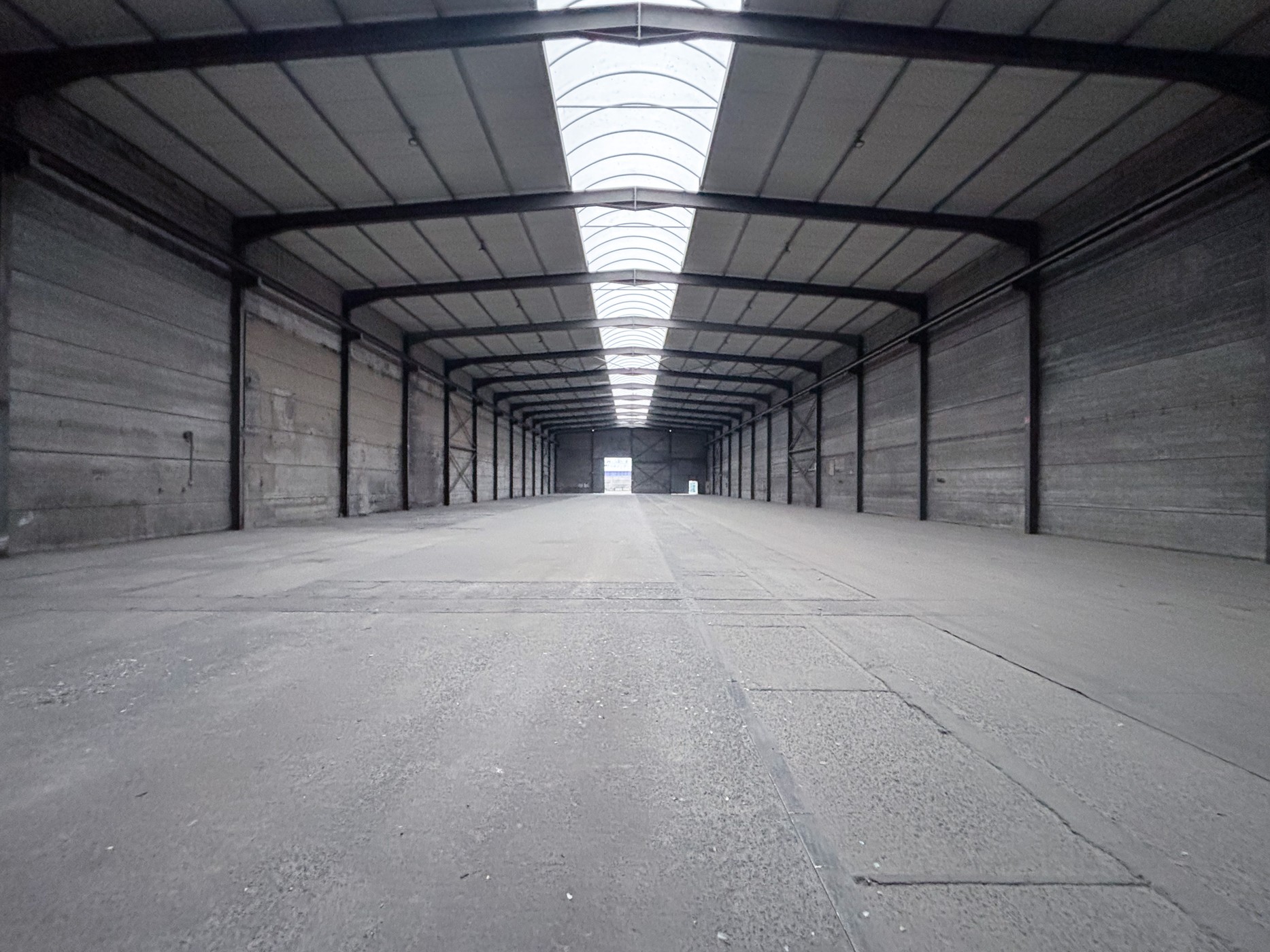 Magazijn (2250m²)  met buitenopslag (7800m²) te huur in Waregem - foto 4