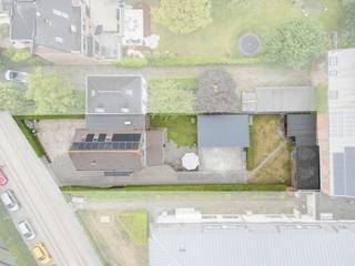 <strong>--- OPPORTUNITEIT --- building bestaande uit 3 appartementen! (5% netto huurrendement)<br /><br />--> U kan de vastgoedvideo en de verkoopdocumenten van dit zoekertje via onze eigen website terugvinden; www.vastgoedspruyt.be.<br /><br />Algemeen;</strong><br />Opbrengsteigendom (±285m²) bestaande uit 3 appartementen, 3 autostaanplaatsen en 3 carports. Achteraan het perceel (+-726m²) is er een ingerichte afzondelijke polyvalente ruimte en een ruim tuinhuis. Het pand kan geschikt zijn voor verhuur (woninghuur of kortetermijnverhuur zoals Airbnb), eigen bewoning, co-living, woning met afzonderlijke praktijk, ...<br /><br /><strong>Indeling;</strong><br />- Appartement (±116m²) gelijkvloers met 2 slaapkamers, 3 carports, tuinhuis, grote tuin en een afzonderlijke studio. (EPC = B)<br />- Appartement (±91m²) eerste verdieping met 2 slaapkamers en 2 autostaanplaatsen. (EPC = C)<br />- Appartement (±54m²) tweede verdieping met 1 slaapkamer en 1 autostaanplaats. (EPC = B)<br />- Bijgebouw (±25m²) ingericht als polyvalente ruimte.<br /><br /><strong>Bijkomende troeven;</strong><br />- Structureel is het een zeer mooie constructie.<br />- Er zijn afzonderlijke (nuts)tellers per entiteit.<br />- Het gebouw heeft steeds een zeer stabiele verhuur.<br />- Geacht te zijn vergunde toestand.<br /><br /><strong>Huurrendement;</strong><br />- Het netto huurrendement voor dit pand is 5%. Voor verdere verduidelijking, gelieve telefonisch contact op te nemen.<br /><br /><strong>RICHTPRIJS: € 1.175.000,- Hebt u interesse in deze opportuniteit? Neem contact op met Michel Spruyt 09/311.89.90 of doe een aanvraag via www.vastgoedspruyt.be.<br /><br />De verkoopdocumenten zijn ter inzage via: https://vastgoedspruyt.sharepoint.com/:f:/g/EtANkwzKdI1Ji7bjqywwvnoBC26wUsIYa7rPbmZw4m0PbQ?e=bYbfcO<br /><br />Vg-Gvv-Wg-Vkr-Gmo. Vermoedelijke asbestvrije woning - Geen beschermd monument - Geen bouwkundig erfgoed - Overstromingsgevoeligheid; P-score; D & G-score; D.</strong><br />