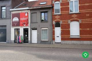 Deze woning is gelegen op een zeer strategische ligging in centrum Roeselare. Alles is gelegen in de korte nabijheid van de woning: de Colruyt,...