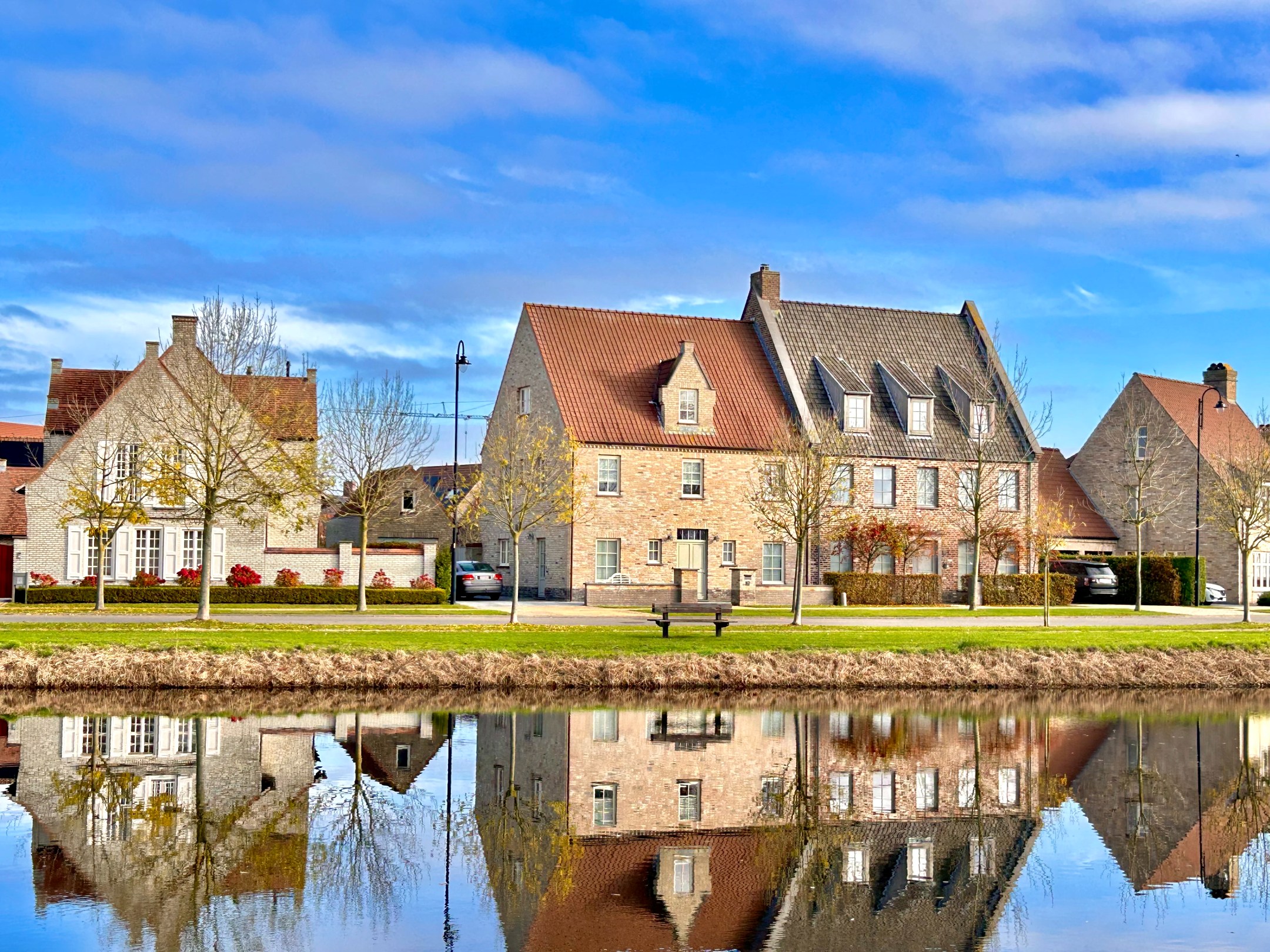 Bijzonder groot en goed onderhouden halfopen villa - foto 1