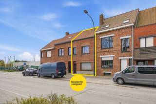 In Zandvoorde, deelgemeente van Oostende, bevindt zich deze te renoveren gesloten bebouwing op een perceel van 159 m². Deze woning biedt heel...