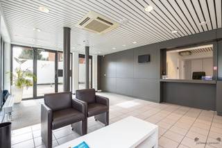 Gelegen in het hart van Hamme, biedt dit unieke pand een uitstekende kans voor ondernemers en investeerders.Dit stijlvolle gebouw is een ideale...