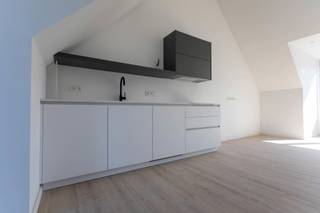 Nieuw penthouse met 2 slaapkamers, ruim dakterras en garage in het centrum van Stabroek.Instapklaar wonen met een hoogwaardige afwerking,...