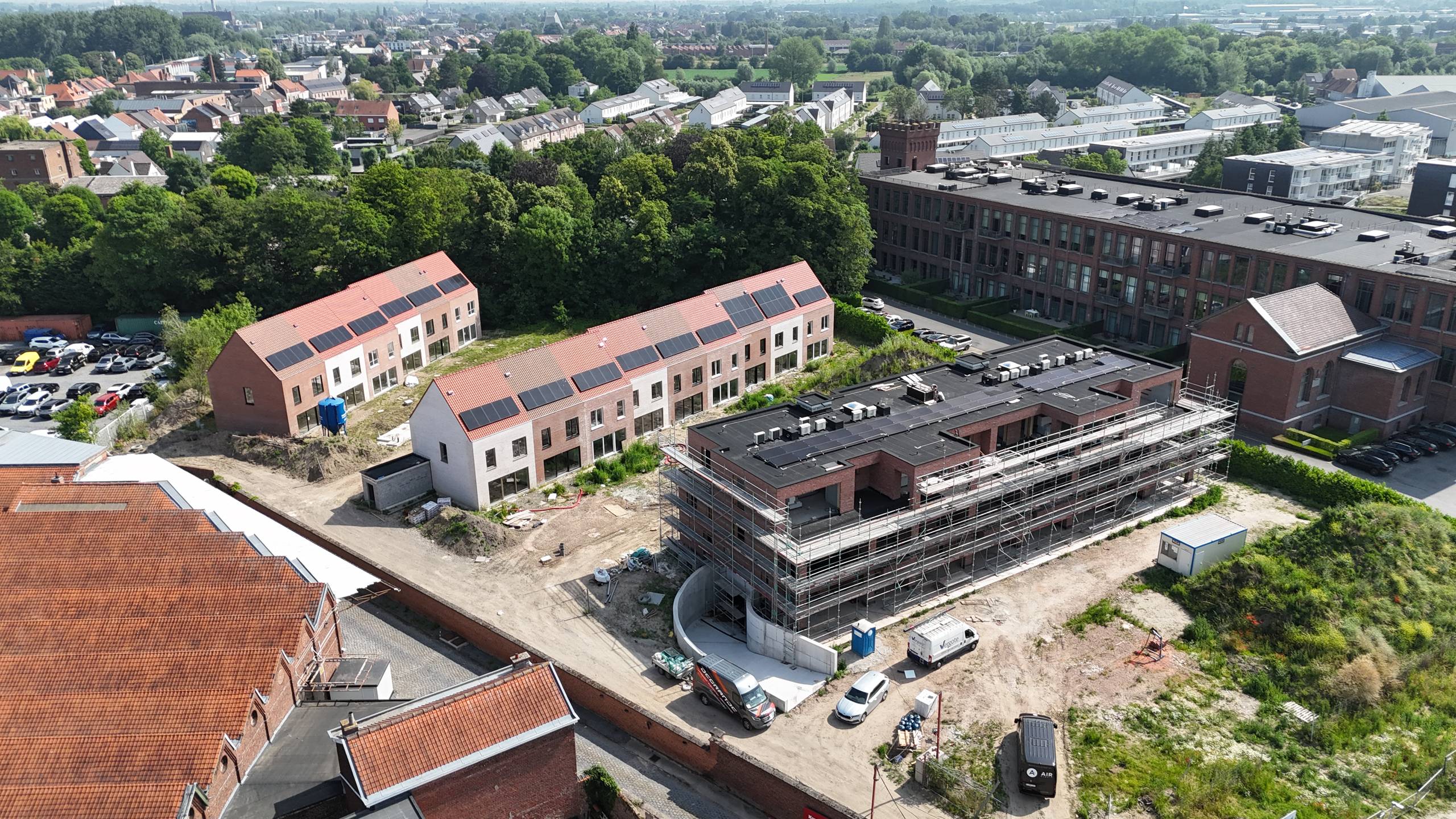 Ruim 2 slaapkamerappartement met tuin en zicht op het water - foto 1