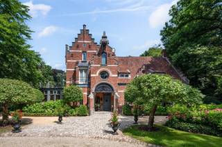 Landhuis 't Wit Kruis is gelegen op de grens Schilde/Schoten, aan de rand van villawijk het koningshof. Stap binnen in het elegant historisch...