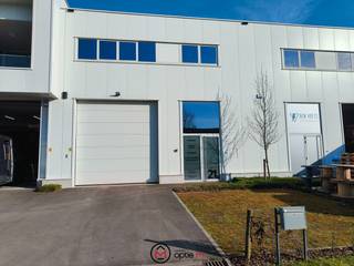 Recente KMO-unit met een totale oppervlakte van 263 m2 waarvan 175 m2 op het gelijkvloers en 88 m2 op verdieping.Zeer gunstige ligging op een...