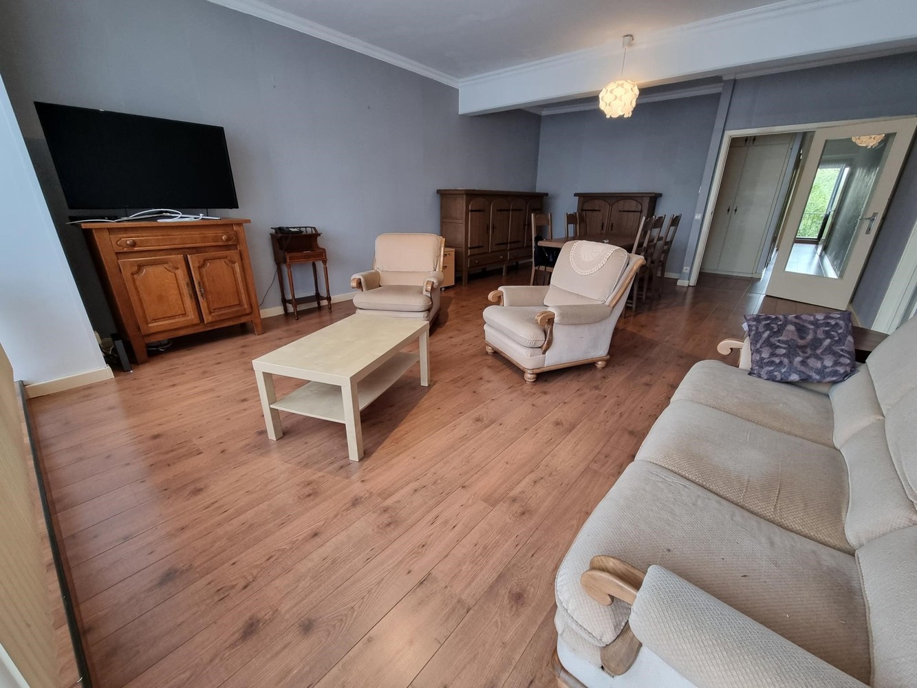 Verzorgd en ruim appartement van 97m², met 2 slaapkamers, terras aan de achterzijde en private kelderberging . - foto 3