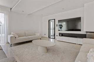 <p><span>Zeer ruime woning met 5 slaapkamers op rustige toch centrale ligging in Koersel (Beringen).</span></p><p><span> </span></p><p><span>Belangrijkste troeven:</span></p><p><span>- Centrale ligging</span></p><p><span>- Kwalitatief afgewerkt</span></p><p><span>- Uitstekend onderhouden</span></p><p><span>- Zeer ruime woning</span></p><p><span>- Ruime slaapkamer/ bureau op gelijkvloers</span></p><p><span>- Onderhoudsvriendelijke tuin</span></p><p><span> </span></p><p><span>Bekijk zeker ook de grondplannen met de afmetingen. Zo krijgt u van thuis uit al een perfect beeld van wat deze woning te bieden heeft!</span></p><p><span> </span></p><p><span>Wenst u meer info of een vrijblijvende bezichtiging, contacteer dan ons kantoor op het nummer 011 85 15 15 en wij helpen u graag verder.</span></p>