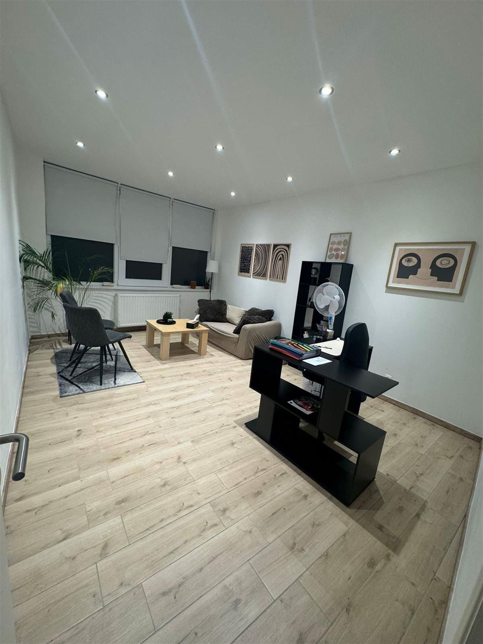 Commercial for rent in Manage