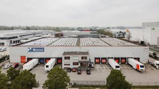 Logistiek magazijn te huur in het industrieterrein van Londerzeel, op slechts 600 meter van de A12. De site biedt UNIT 1: 2.795 m² magazijnruimte...