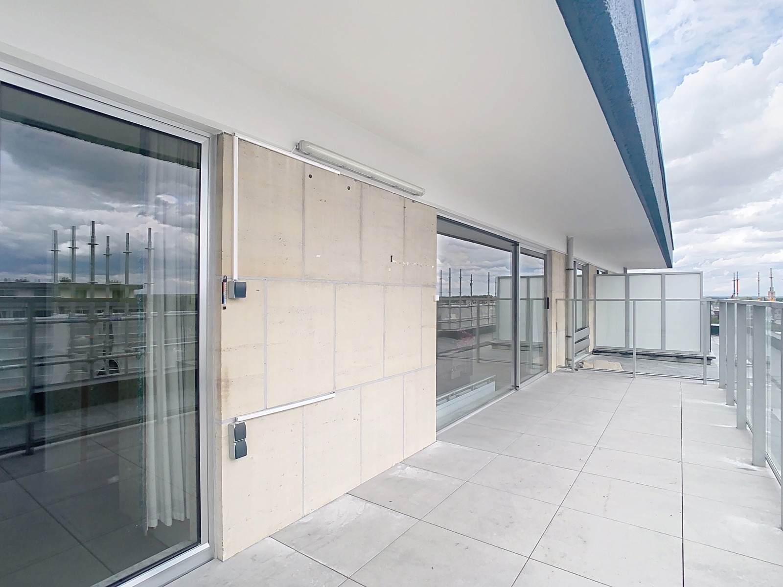 Instapklaar appartement met 1 SLPK én GROOT Terras! - foto 1