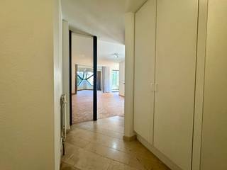 INDIEN U EEN BEZOEK WENST IN TE PLANNEN GELIEVE EEN BEZOEK AAN TE VRAGEN VIA WWW.HILLEWAERE.BE VIA DE RODE KNOPDit leuke appartement bevindt zich op...