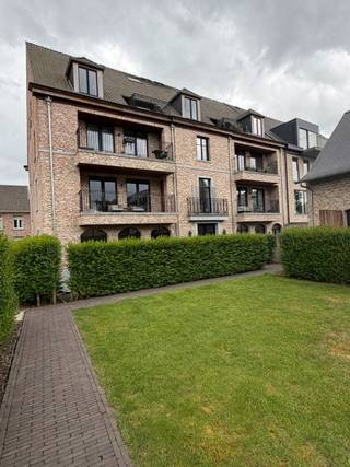 In het centrum van Elversele hebben we dit exclusief en luxueus recent BEN appartement op het gelijkvloers te huur. Ideale ligging, rustig maar...