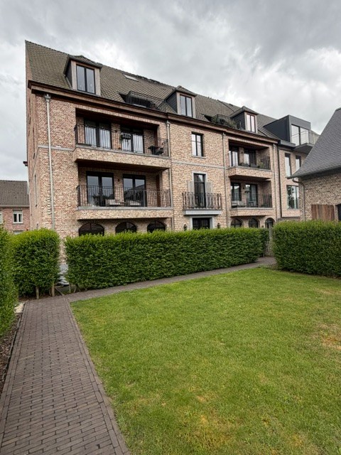 Prachtig exclusief recent BEN app met 2 slpks, terras en overdekte carport. - foto 2