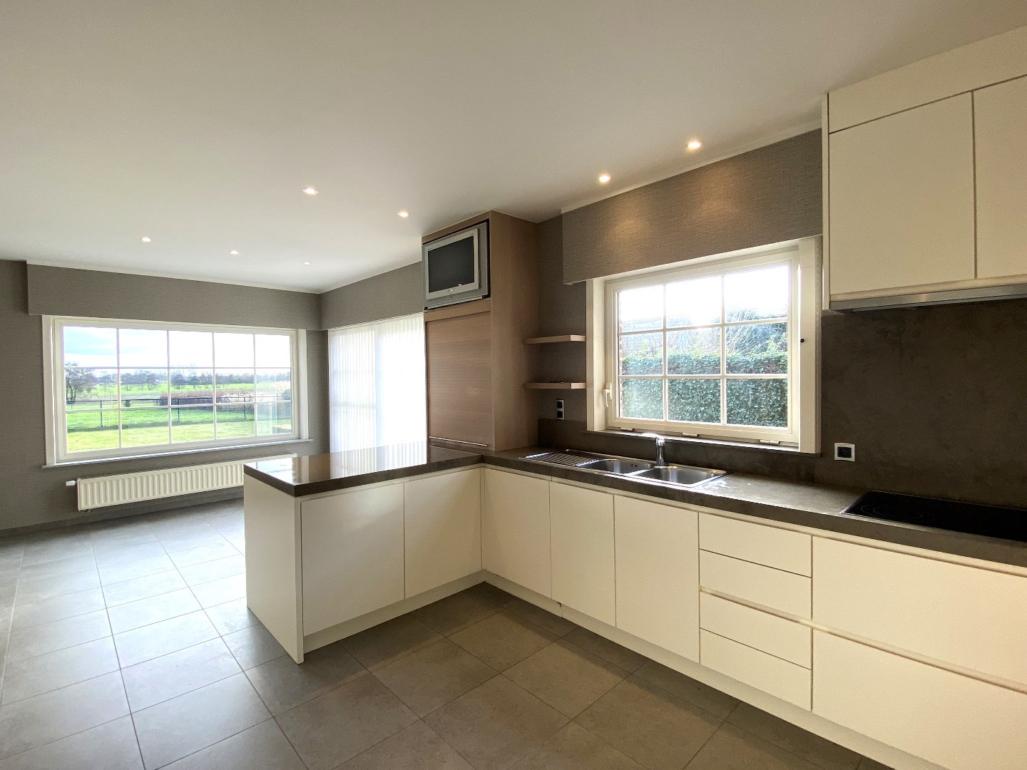 KARAKTERVOLLE WONING MET ZONGERICHTE TUIN | 4 SLPKS | 2 GARAGES - foto 5