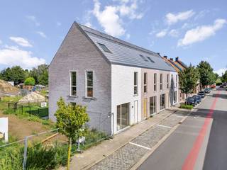 Welkom in Bruyelhof, een moderne en kindvriendelijke woonwijk waar rust, comfort en veiligheid centraal staan. Deze stijlvolle nieuwbouwwoning met...
