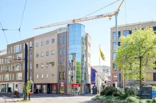 Dit uitstekend gelegen en bijzonder goed onderhouden appartement bevindt zich op de grens van Gent en Ledeberg, meer bepaald aan de rotonde van...