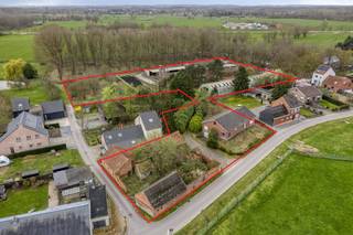 Deze locatie biedt een mooie te renoveren hoeve met gronden.De bijhorende stallen en aanhorigheden worden gezien als niet vergund en volgens...