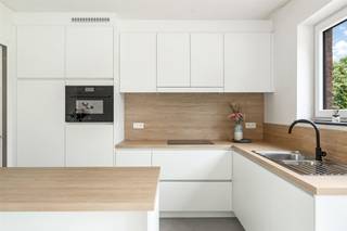 Volledig afgewerkte nieuwbouwwoning in doodlopende straat! Belangrijkste troeven:- Kwalitatieve afwerking door lokale, betrouwbare professionals-...
