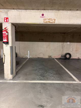 Êtes-vous à la recherche d’un emplacement de parking sécurisé et facilement accessible dans la Résidence Santhooft ? Cet emplacement souterrain,...