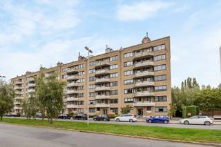 Ruim en lichtrijk appartement met 2 slaapkamers, balkon en staanplaats te Ekeren. Gelegen op de tweede verdieping van een verzorgd gebouw met...