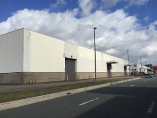 - Unit 4.484m²- 8 meter vrije hoogte- laad- en loskades- gelijkvloerse poorten : elektrisch bedienbaar- LED verlichting- Dak voorzien van...