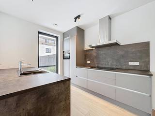 Deze nieuwbouwwoning (bouwjaar 2021) is gelegen in de groene Regatta-wijk te Antwerpen Linkeroever. Een perfecte ligging voor wie graag in een...