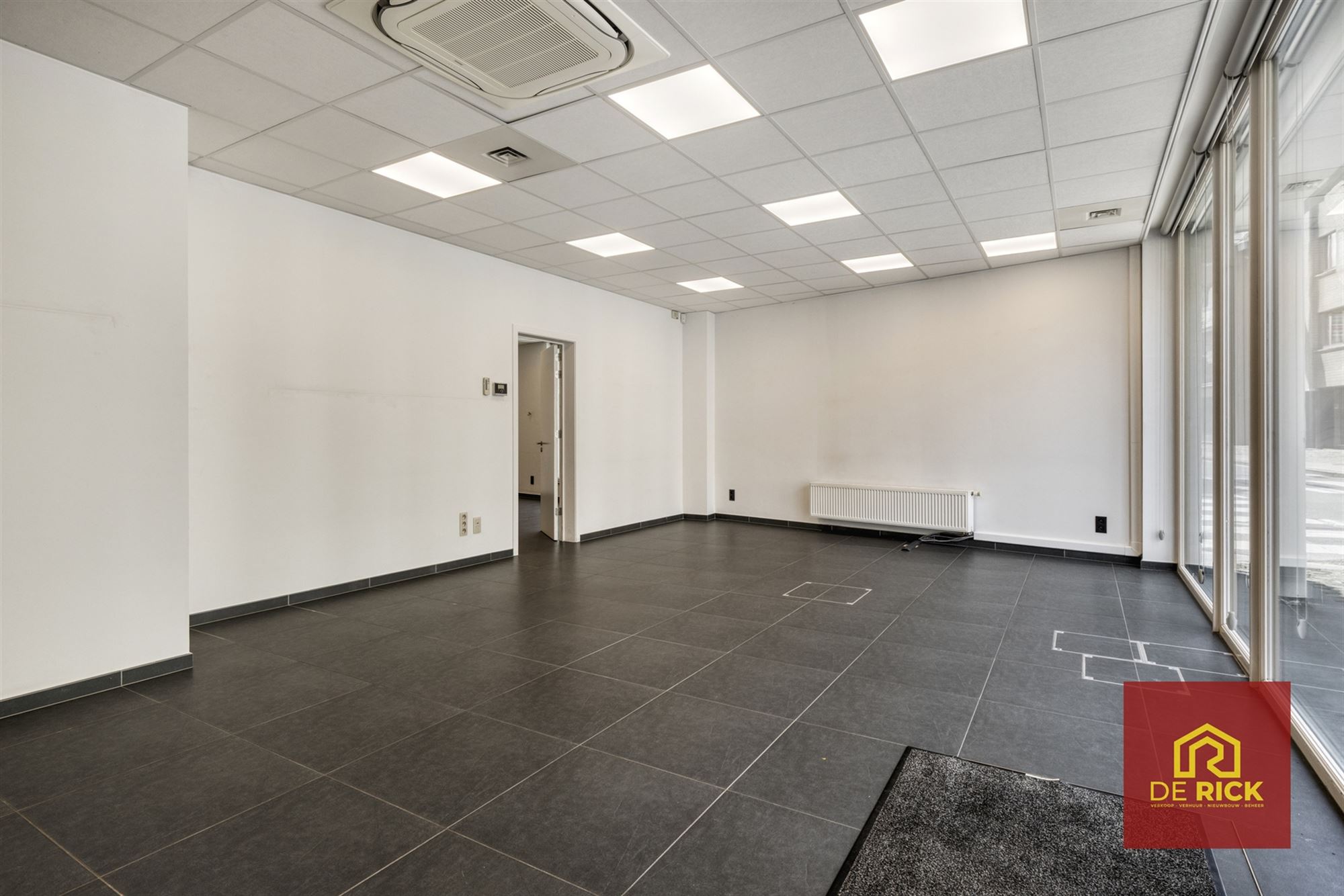 Instapklaar kantoor/handelspand in hartje Erembodegem - foto 3